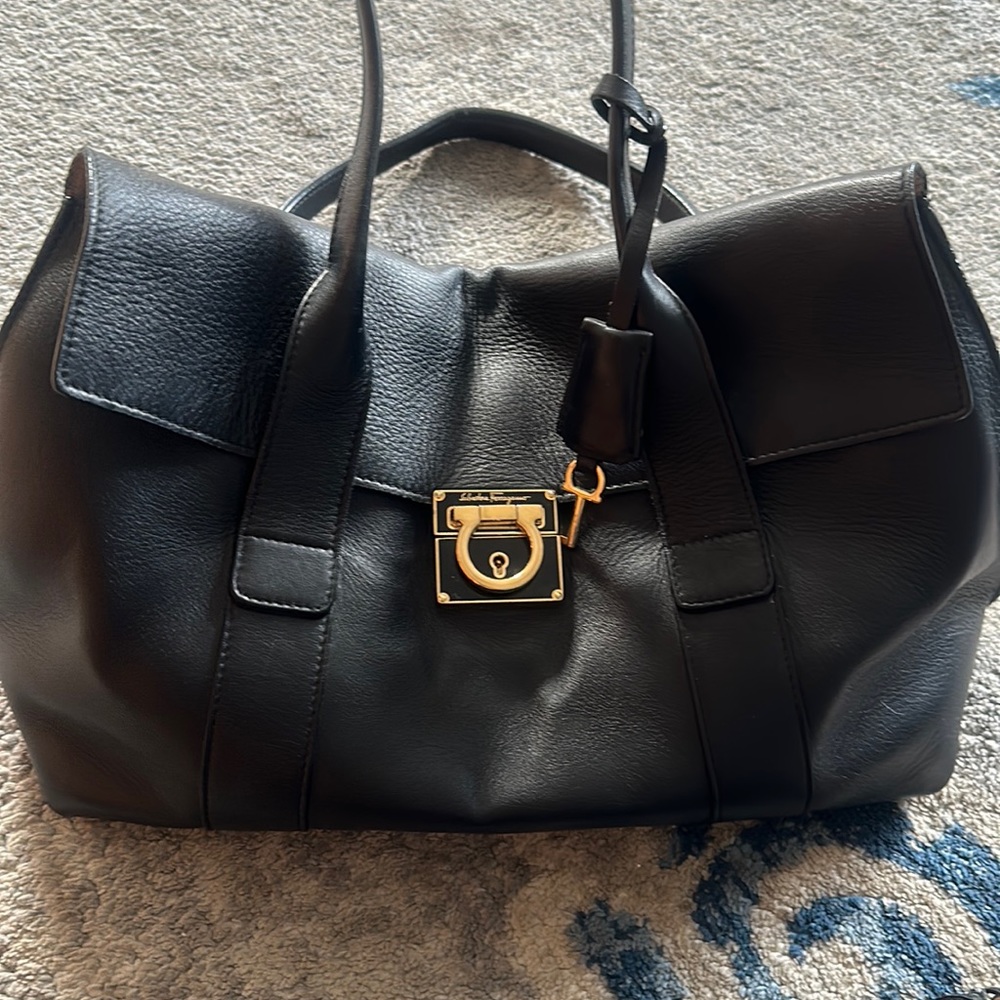 Salvatore Ferragamo Sookie MEDIUM Flap Bag - black